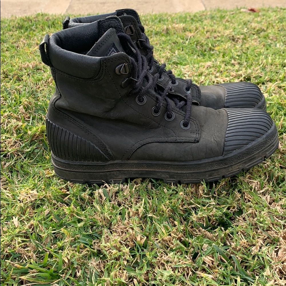 Reebok boots black